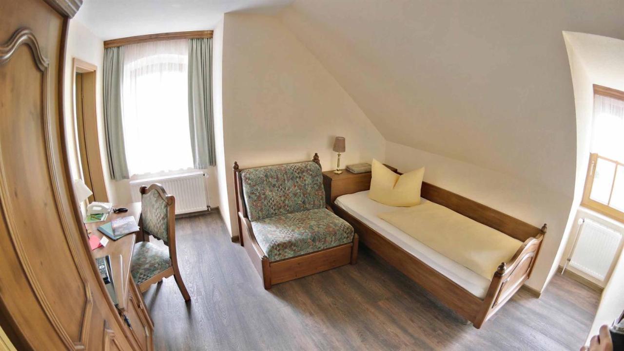 Hotel Und Restaurant Rittergut Kreipitzsch เนาม์บวร์ก ภายนอก รูปภาพ