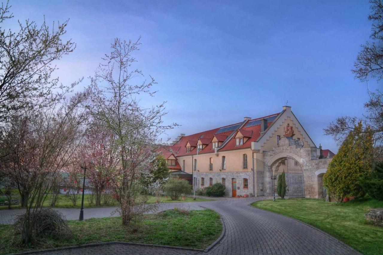 Hotel Und Restaurant Rittergut Kreipitzsch เนาม์บวร์ก ภายนอก รูปภาพ
