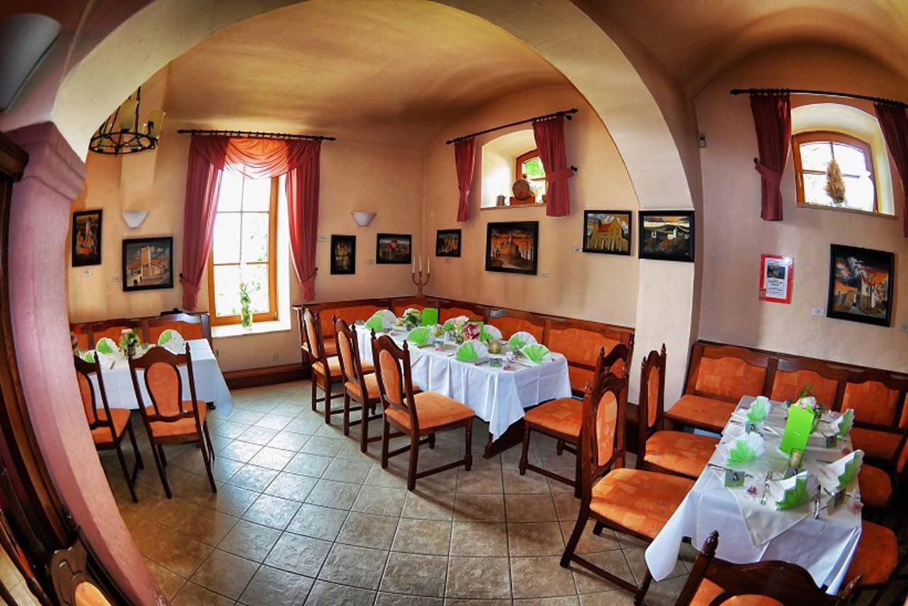 Hotel Und Restaurant Rittergut Kreipitzsch เนาม์บวร์ก ภายนอก รูปภาพ