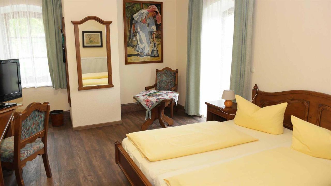 Hotel Und Restaurant Rittergut Kreipitzsch เนาม์บวร์ก ภายนอก รูปภาพ
